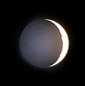 Der Mond am 15.2.2002 - lngere Belichtung macht aschgraues Mondlicht sichtbar